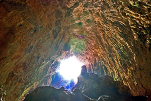 La grotte de Skoteino, une cavité impressionnante...
